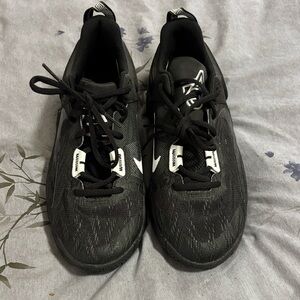 Nike Black Sneakers - size 6Y Kids